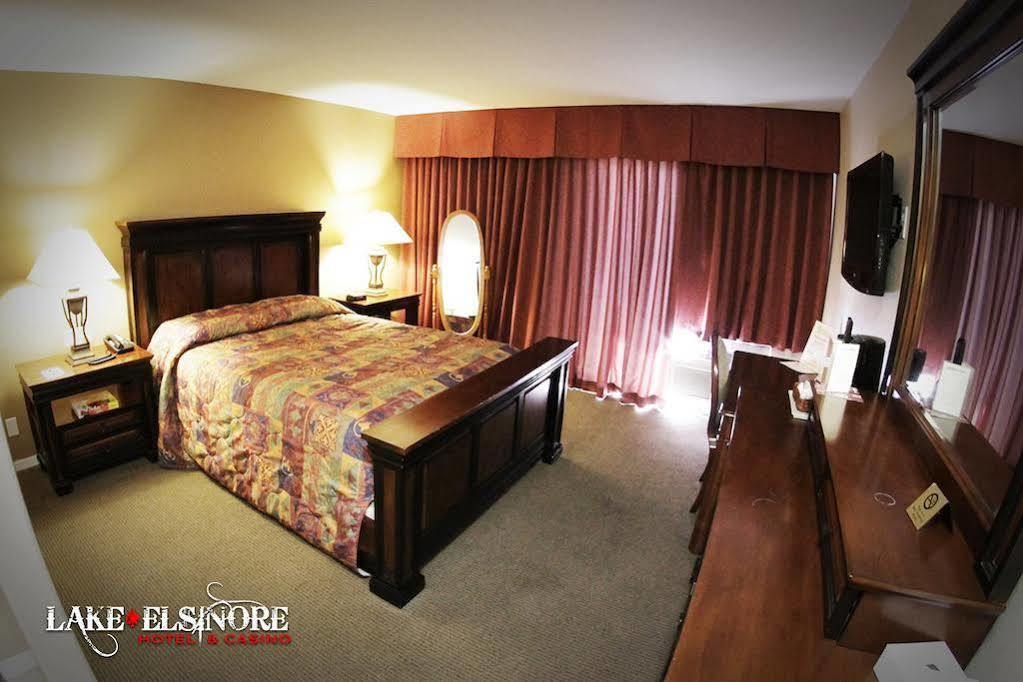 Econo Lodge Lake Elsinore Casino מראה חיצוני תמונה